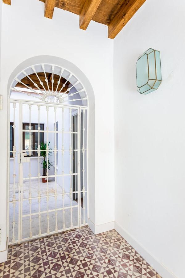 Stunning Apartment In Central Sevilla Buitenkant foto
