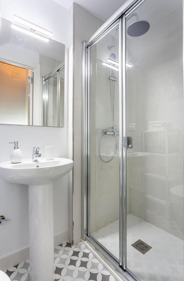 Stunning Apartment In Central Sevilla Buitenkant foto
